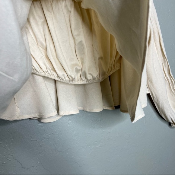 San Joy Off Shoulder Cropped Blouse - Picture 5 of 7